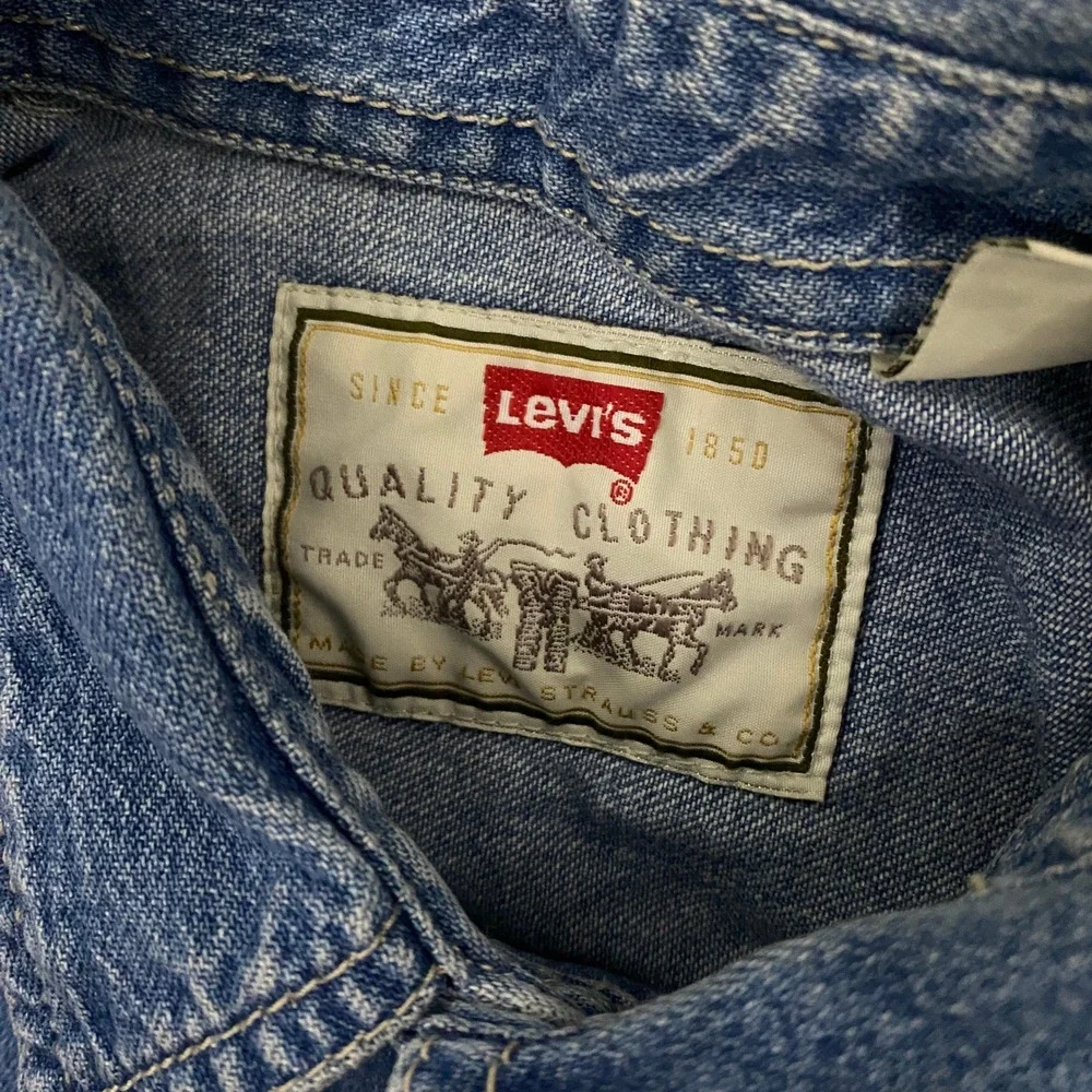 Vintage Levis Denim Shirt Mens Small Blue Metal Button Up Western Utility